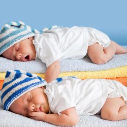 Twins - do we dress them the same or in different clothes?