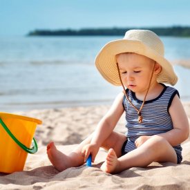 Are you going on vacation with your child this summer? Here are some tips for preparing your little one's luggage!