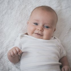 Ce body-uri pentru bebe trebuie sa cumperi in primul an de viata al copilasului tau