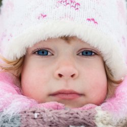 What clothes should the little ones wear during the cold season?