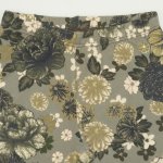 Olive green short leggings with flowers print | liloo