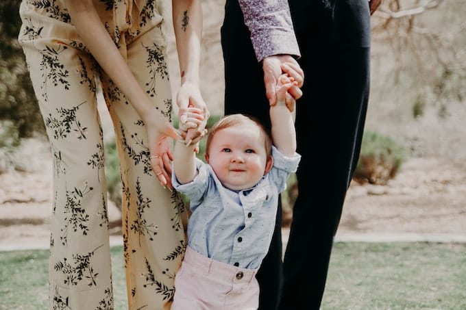 child learns to walk