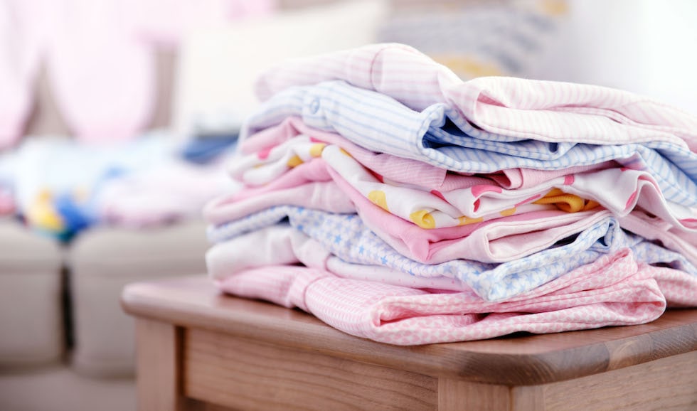 Identify Tell door mirror Tips & tricks: Cum speli hainele bebelusului tau pentru prima oara