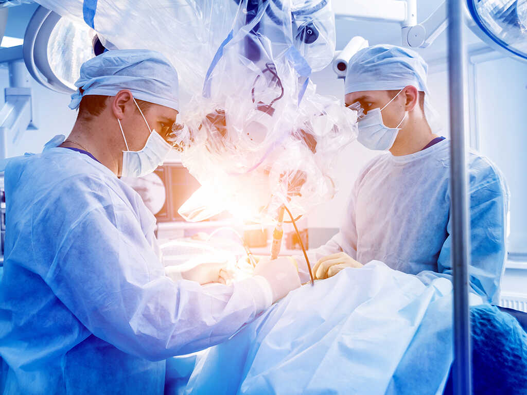 Medici in operatie